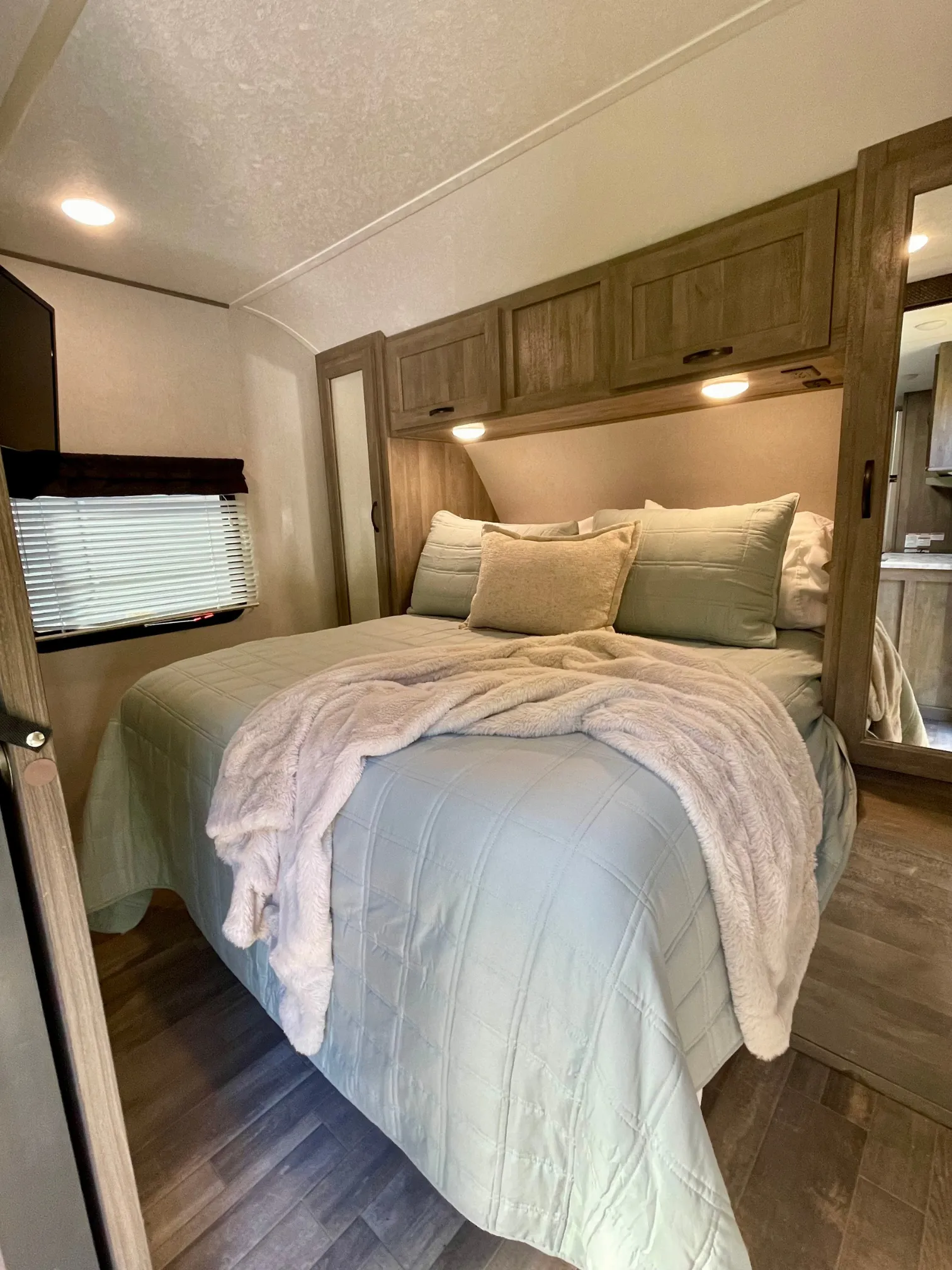 2020 Vibe 33 BH (1)